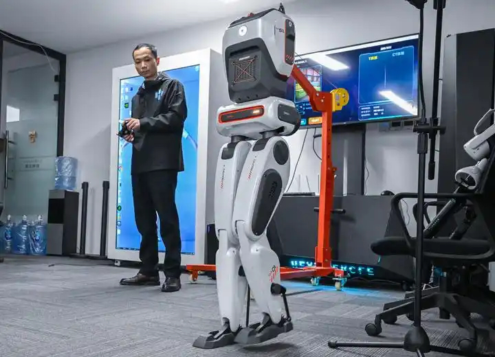 新品密集发布 人形机器人加速产业“进化”(图1)